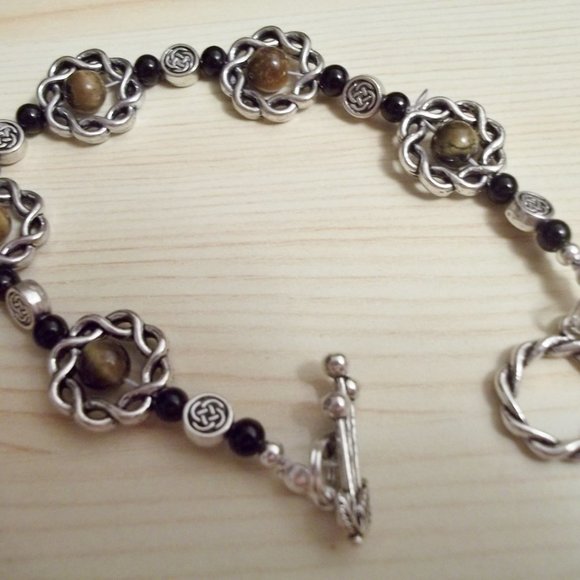 *5/35* Celtic Tiger Eye Toggle Bracelet - Picture 2 of 4